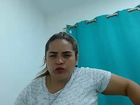 Snapshot of Milena_Foox chatting on December 18, 2025, 1:11 am Milena Foox online show from December 18, 2025, 1:11 am