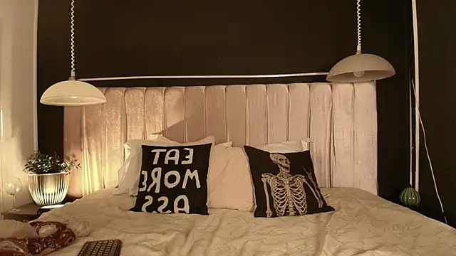 Snapshot of Zhally_Dee chatting on November 10, 2025, 7:46 pm Zhally Dee online show from November 10, 2025, 7:46 pm