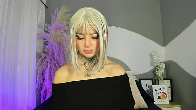 Snapshot of Zhally_Dee chatting on April 28, 2026, 12:21 pm Zhally Dee online show from April 28, 2026, 12:21 pm