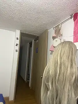 Mia cullen  online show from November 10, 2025, 10:42 pm