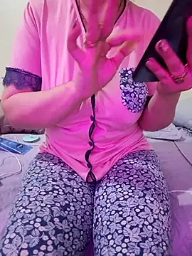 Snapshot of queen_belisima1 chatting on November 22, 2025, 9:03 pm queen belisima1 online show from November 22, 2025, 9:03 pm