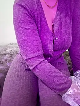 Snapshot of queen_belisima1 chatting on November 28, 2025, 8:44 pm queen belisima1 online show from November 28, 2025, 8:44 pm