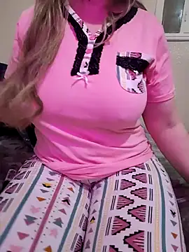 Snapshot of queen_belisima1 chatting on April 21, 2026, 11:18 pm queen belisima1 online show from April 21, 2026, 11:18 pm