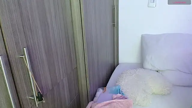 Snapshot of Oliviargf chatting on October 30, 2025, 12:56 am Oliviargf online show from October 30, 2025, 12:56 am