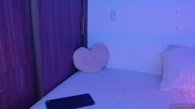 Snapshot of Oliviargf chatting on November 29, 2025, 12:13 am Oliviargf online show from November 29, 2025, 12:13 am