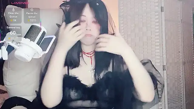 Cocobee online show from October 25, 2025, 4:46 pm