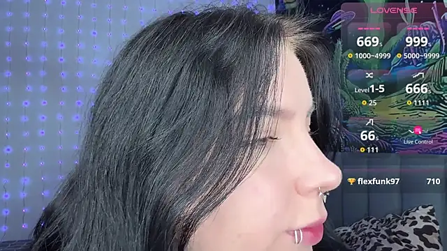 Snapshot of yourvodka chatting on November 28, 2025, 9:39 pm yourvodka online show from November 28, 2025, 9:39 pm