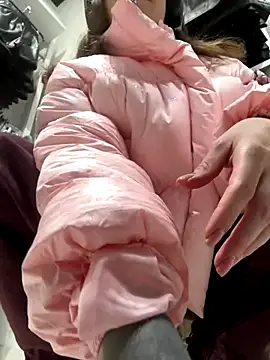 Snapshot of Bella_Gloria chatting on November 26, 2025, 9:21 am Bella Gloria online show from November 26, 2025, 9:21 am