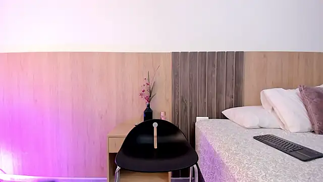  SamantaGomez online show from September 13, 2025, 7:57 pm