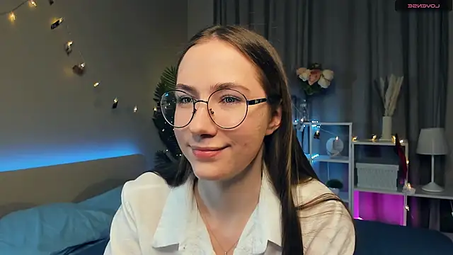 Kira mindnes online show from March 9, 2025, 8:42 pm