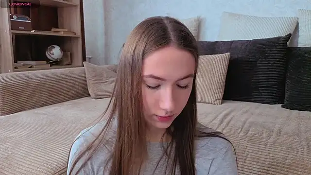 Snapshot of Kira_mindnes chatting on April 12, 2026, 6:18 am Kira mindnes online show from April 12, 2026, 6:18 am