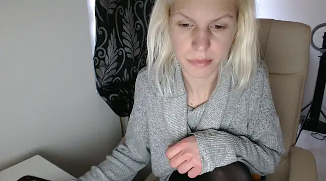 Snapshot of ElssaRush chatting on March 9, 2025, 6:39 am ElssaRush online show from March 9, 2025, 6:39 am