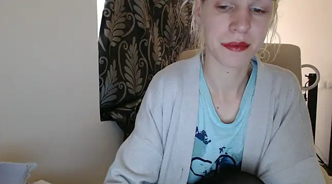 Snapshot of ElssaRush chatting on March 16, 2025, 9:49 am ElssaRush online show from March 16, 2025, 9:49 am