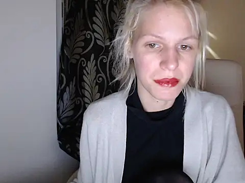 Snapshot of ElssaRush chatting on March 18, 2025, 6:15 pm ElssaRush online show from March 18, 2025, 6:15 pm