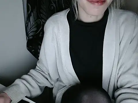 Snapshot of ElssaRush chatting on March 19, 2025, 12:37 am ElssaRush online show from March 19, 2025, 12:37 am