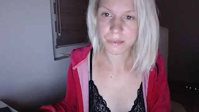 Snapshot of ElssaRush chatting on September 19, 2025, 3:19 am ElssaRush online show from September 19, 2025, 3:19 am