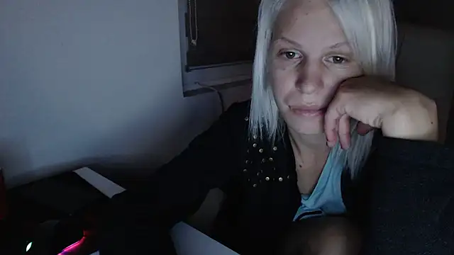 Snapshot of ElssaRush chatting on September 25, 2025, 2:04 am ElssaRush online show from September 25, 2025, 2:04 am