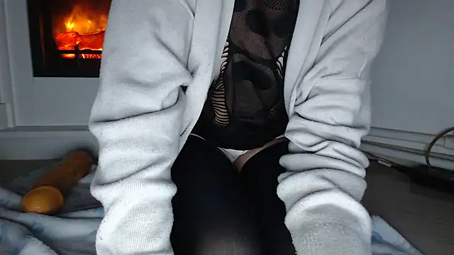 Snapshot of ElssaRush chatting on October 8, 2025, 11:46 pm ElssaRush online show from October 8, 2025, 11:46 pm