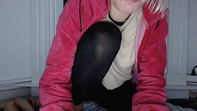 Snapshot of ElssaRush chatting on October 19, 2025, 4:02 am ElssaRush online show from October 19, 2025, 4:02 am