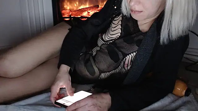 Snapshot of ElssaRush chatting on November 6, 2025, 11:15 pm ElssaRush online show from November 6, 2025, 11:15 pm