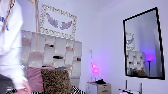 Lola Blondie online show from December 2, 2025, 12:21 pm