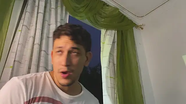 chicoinhibido online show from April 3, 2026, 11:36 pm