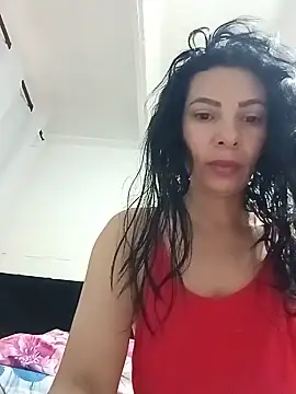 Snapshot of DaphneRosses chatting on June 17, 2026, 1:45 pm DaphneRosses online show from June 17, 2026, 1:45 pm