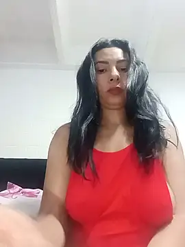 Snapshot of DaphneRosses chatting on July 16, 2026, 2:34 pm DaphneRosses online show from July 16, 2026, 2:34 pm