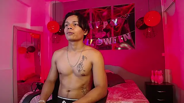 Snapshot of Draco_collins chatting on October 27, 2025, 8:13 pm Draco collins online show from October 27, 2025, 8:13 pm