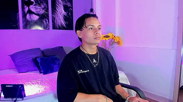 Snapshot of Draco_collins chatting on November 22, 2025, 8:30 pm Draco collins online show from November 22, 2025, 8:30 pm