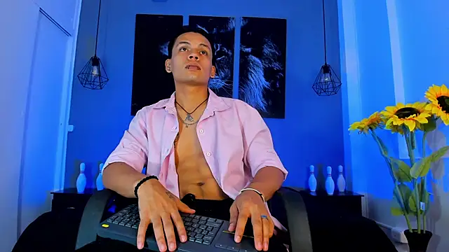 Snapshot of Draco_collins chatting on December 1, 2025, 8:14 pm Draco collins online show from December 1, 2025, 8:14 pm