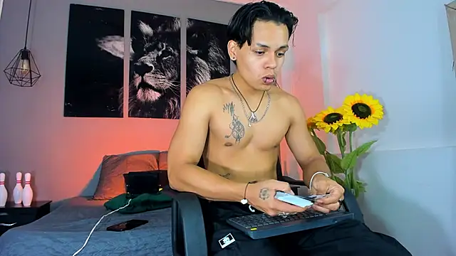 Snapshot of Draco_collins chatting on December 5, 2025, 8:05 pm Draco collins online show from December 5, 2025, 8:05 pm