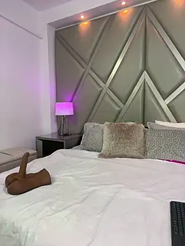 Snapshot of AlesiaCooper chatting on December 15, 2025, 8:02 pm AlesiaCooper online show from December 15, 2025, 8:02 pm