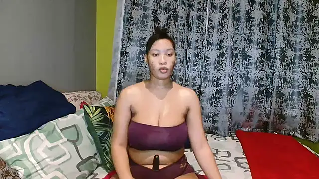 Snapshot of Tallwildnspicey98 chatting on June 18, 2026, 4:57 am Tallwildnspicey98 online show from June 18, 2026, 4:57 am