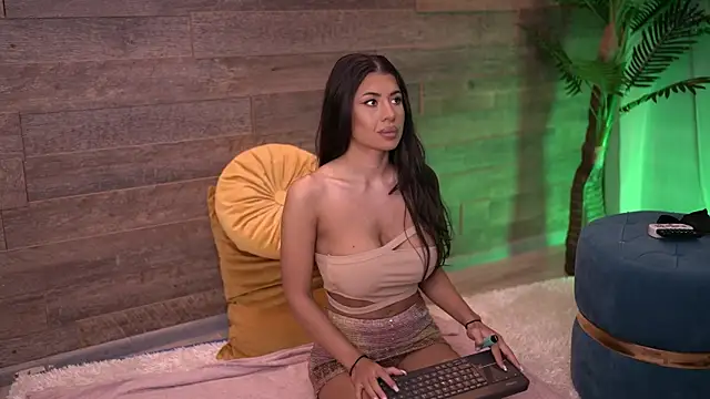 TanyaVonDe online show from September 25, 2025, 4:32 pm