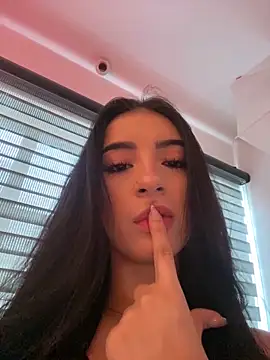 Snapshot of MagieeThomson chatting on November 5, 2025, 11:32 am MagieeThomson online show from November 5, 2025, 11:32 am