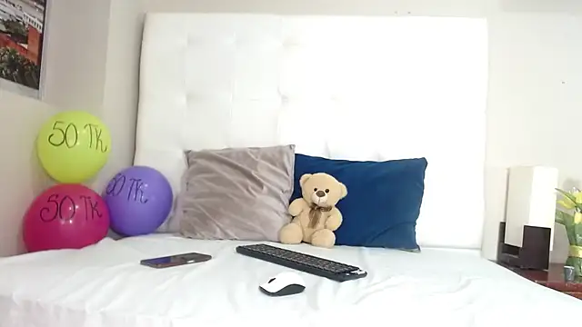 willow smitt online show from October 25, 2025, 1:29 pm