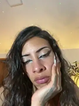 Lia Valmont online show from April 10, 2026, 3:01 am