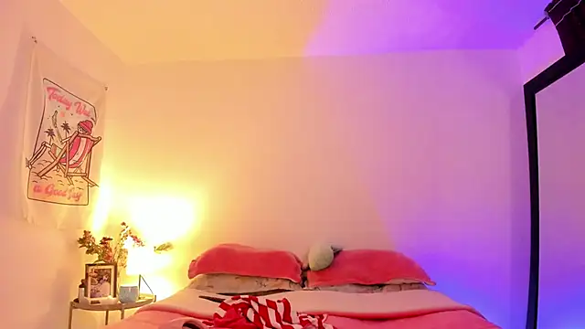 Snapshot of Alessamoth chatting on December 22, 2025, 9:56 pm Alessamoth online show from December 22, 2025, 9:56 pm