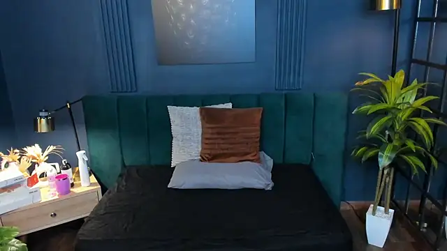 Snapshot of roxy_hell chatting on December 18, 2025, 12:33 pm roxy hell online show from December 18, 2025, 12:33 pm