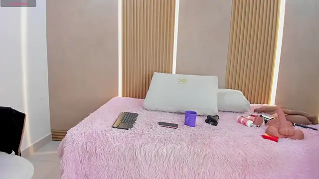 Snapshot of stephany_summer chatting on May 1, 2026, 8:24 pm stephany summer online show from May 1, 2026, 8:24 pm