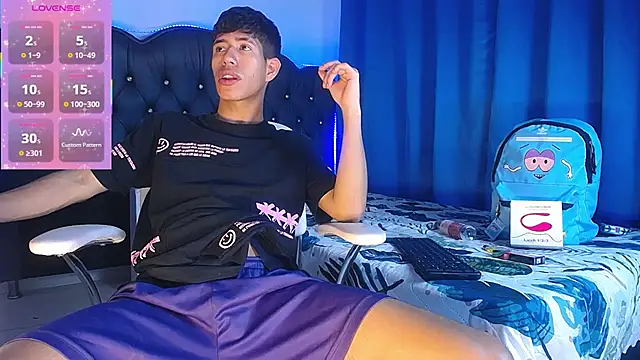 Snapshot of dareck_18 chatting on November 5, 2025, 12:32 am dareck 18 online show from November 5, 2025, 12:32 am