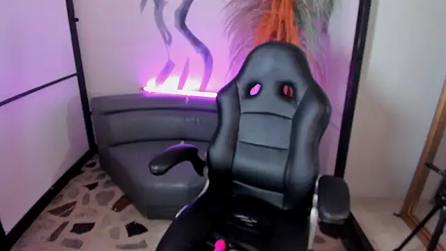 VanessaScott  online show from October 26, 2025, 10:54 am