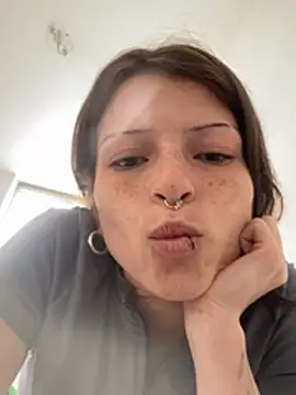 Snapshot of val_zx chatting on April 18, 2026, 1:26 pm val zx online show from April 18, 2026, 1:26 pm
