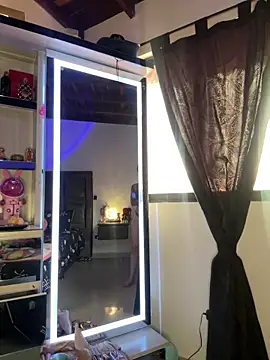 Paulet Johnson online show from November 26, 2025, 8:54 pm