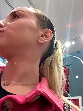 Snapshot of AlexisWhit chatting on November 1, 2025, 8:49 am AlexisWhit online show from November 1, 2025, 8:49 am