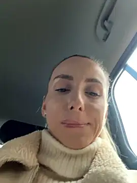 Snapshot of AlexisWhit chatting on December 5, 2025, 8:34 am AlexisWhit online show from December 5, 2025, 8:34 am