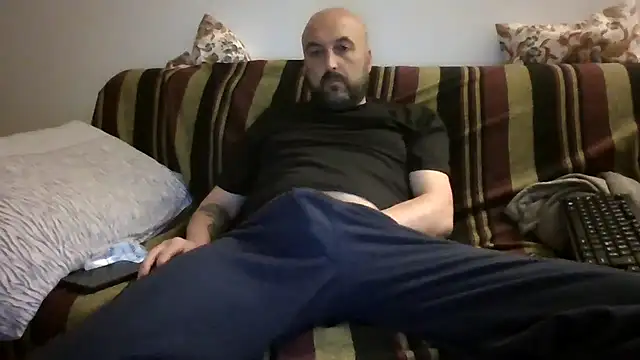 maxxxio12 online show from May 3, 2026, 7:31 pm