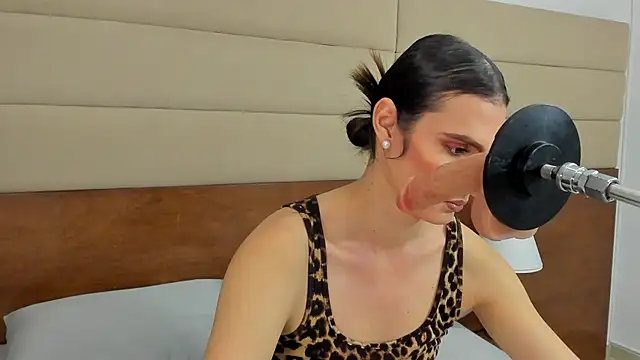 Snapshot of shantall_skinny chatting on December 4, 2025, 3:38 am shantall skinny online show from December 4, 2025, 3:38 am