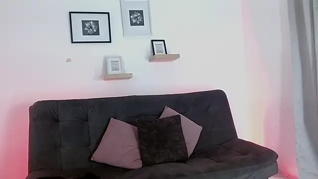 julian vogue online show from March 21, 2025, 6:29 pm